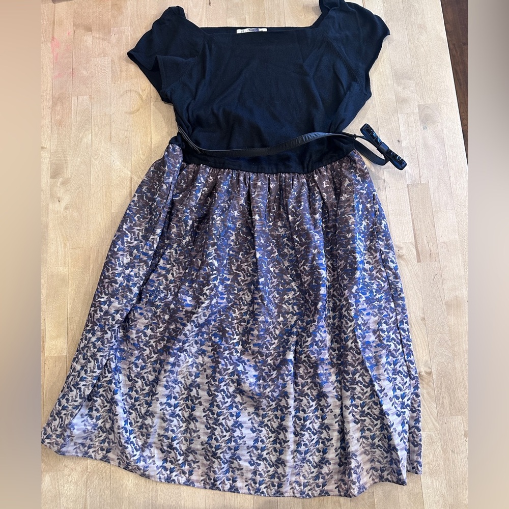 Chic Black and Blue Patterned Midi Dress